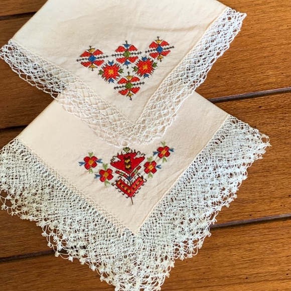 Handkerchief Set of 2, Red Embroidery on Beige Silk, Antique Rare Unique - Picture 2 of 11